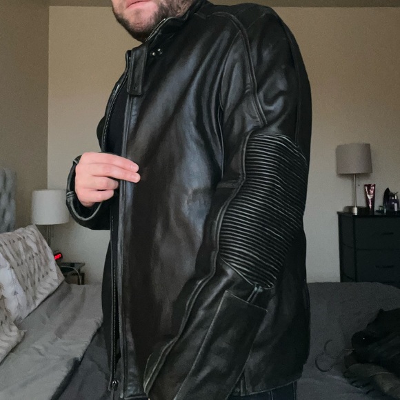 Wilson’s leather jacket - Picture 2 of 12
